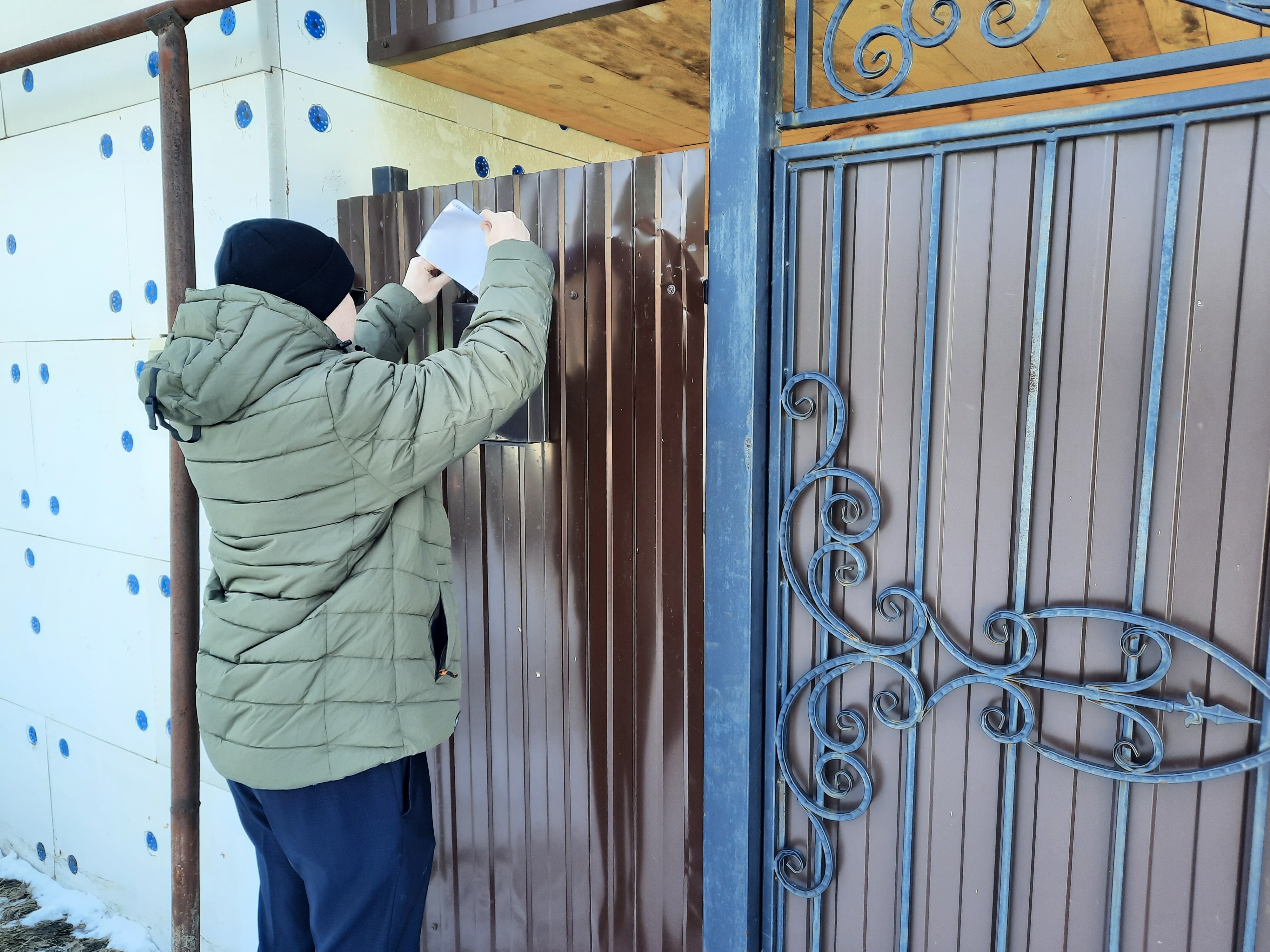 Проведение мероприятий по снижению с физических лиц задолженности по имущественным налогам продолжается..