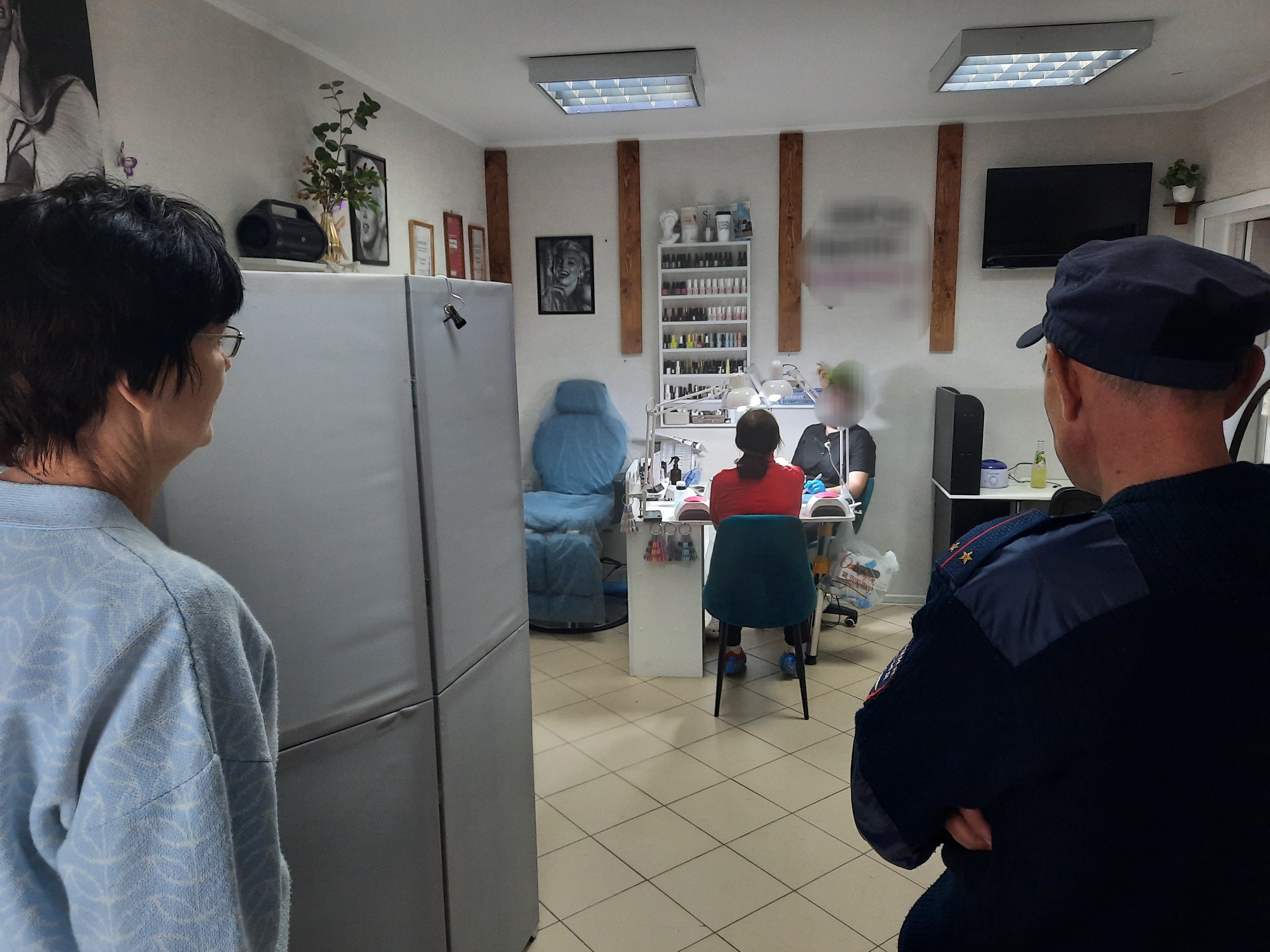 Продолжается проведение профилактических выходов и бесед, направленных на пресечение  и снижение теневой занятости на территории города..