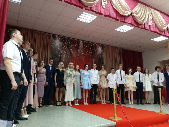 В Школе 8 прошел выпускной вечер для 9 классов.