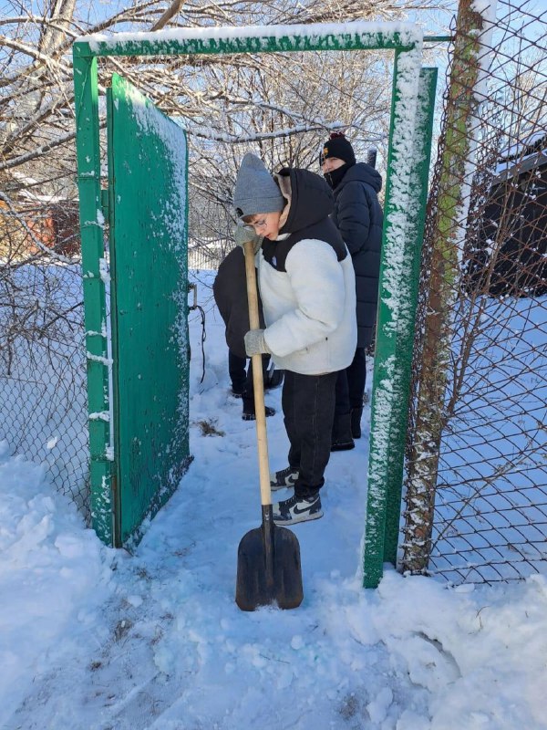 Помощь от волонтёров.