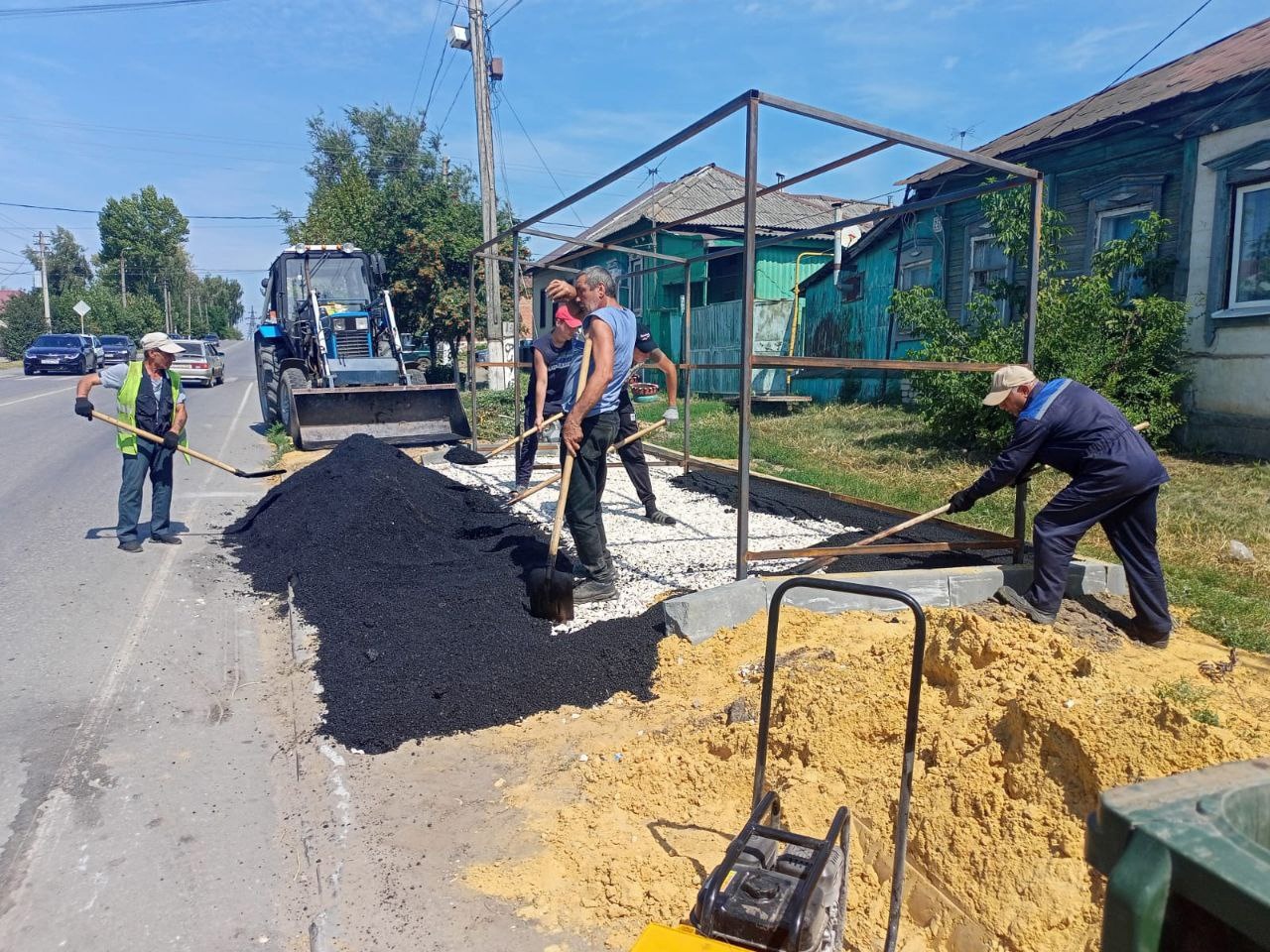 Благоустраиваем еще 4 контейнерные площадки.