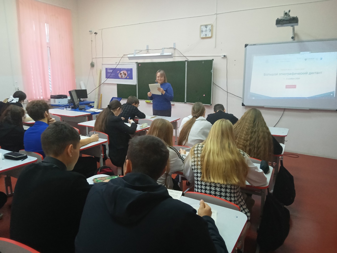 В Школе №10 прошла акция &quot;большой этнографический диктант&quot;, где участвовали ученики и учителя школы.