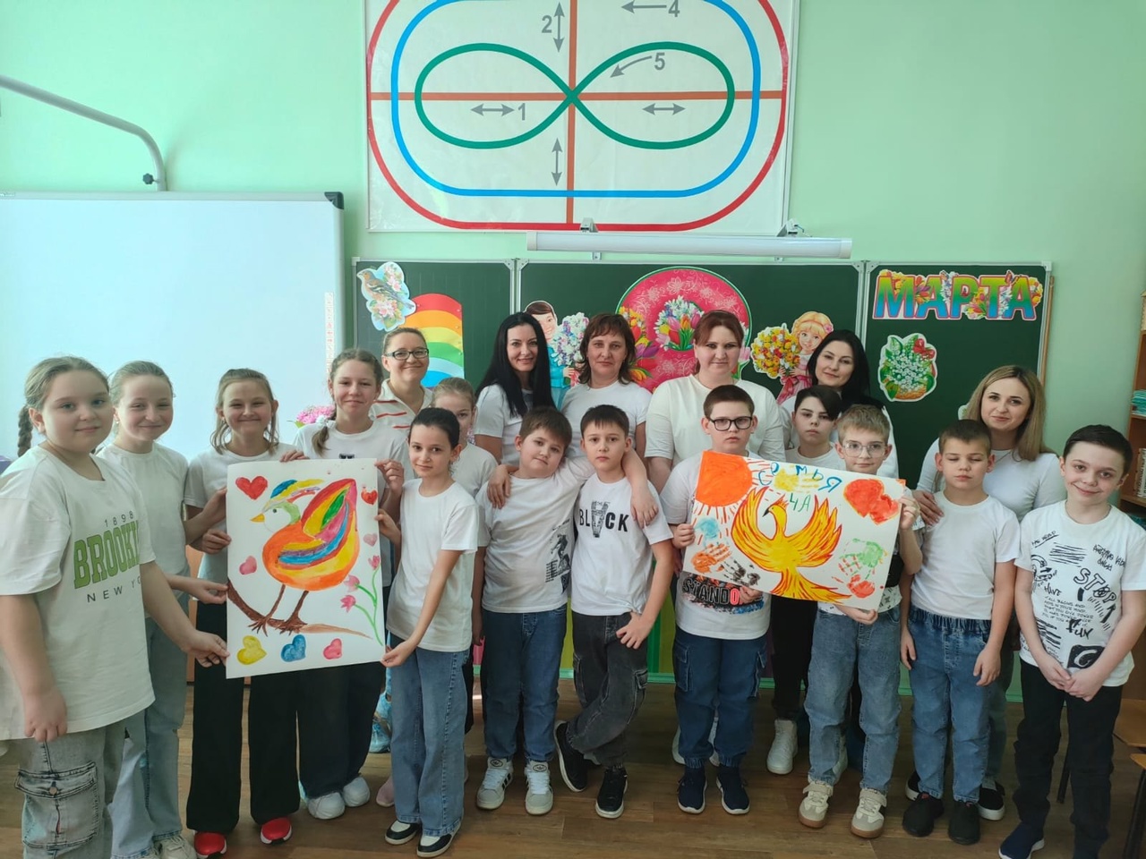 В школе №10 прошла конкурсно-игровое мероприятие &quot;Мама, дочки и сыночки&quot;.