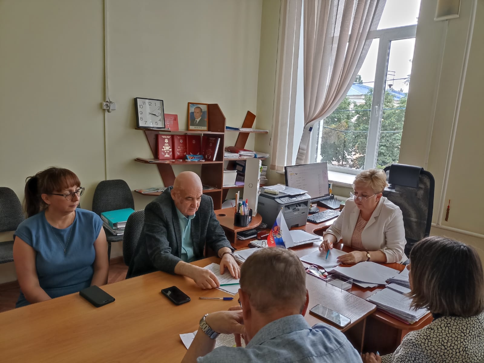 В администрации прошло заседание комиссии.