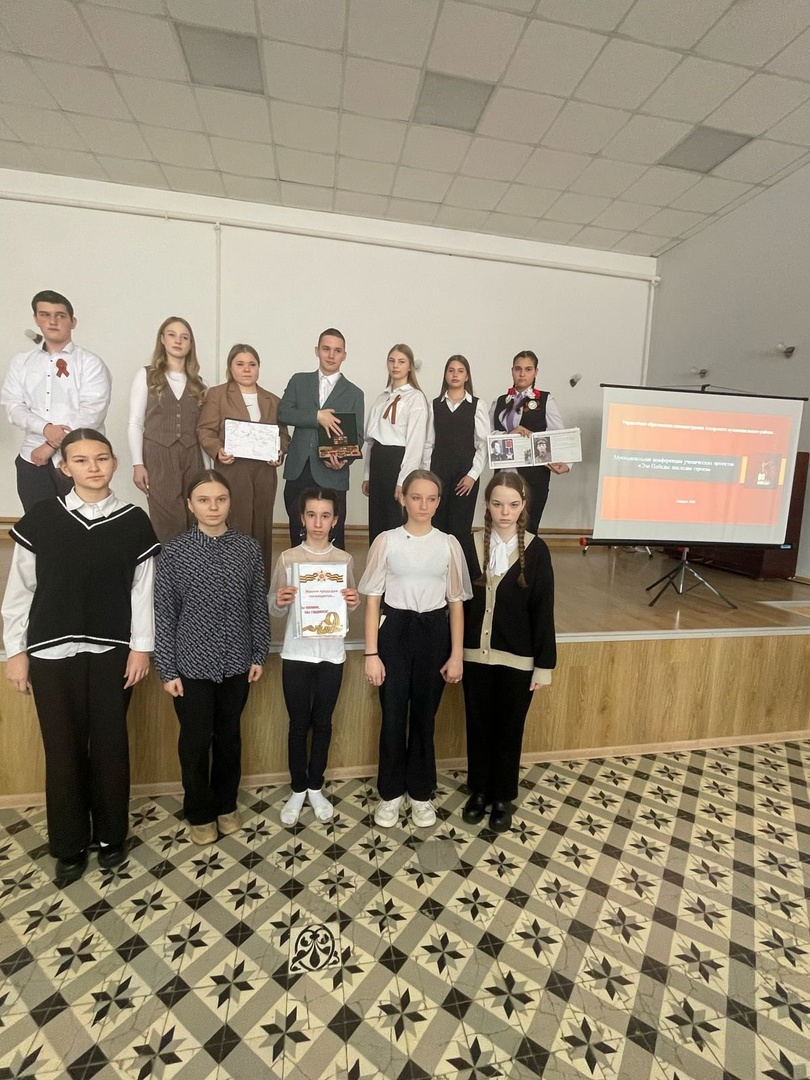 В школе №9 прошла муниципальная конференция ученических проектов &quot;Эхо Победы: наследие героев&quot;.