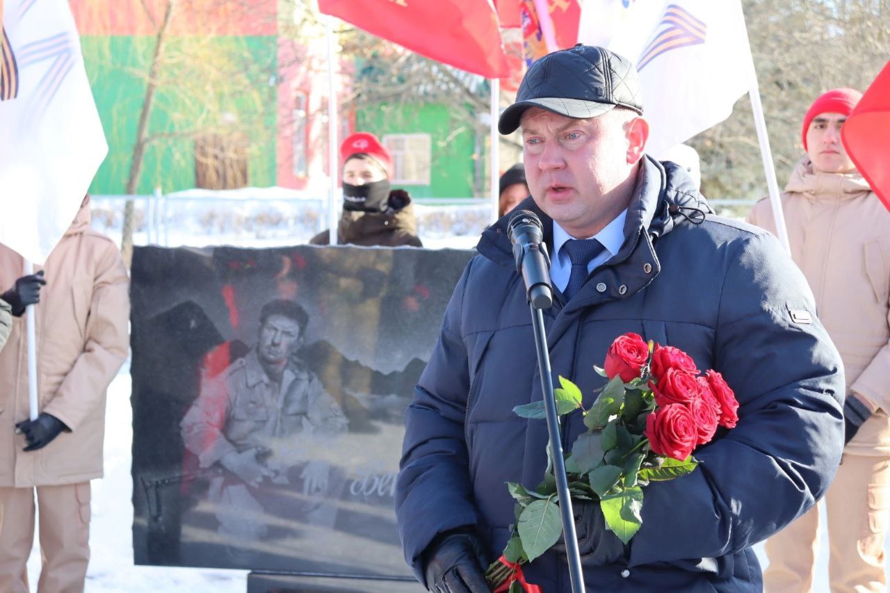 Сегодня наши мужчины, настоящие Герои, снова стоят на защите нашей Родины и мы уверены в общей Победе.