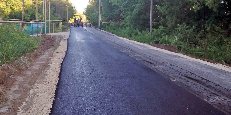 В десяти аткарских селах на дорогах появился новый асфальт.