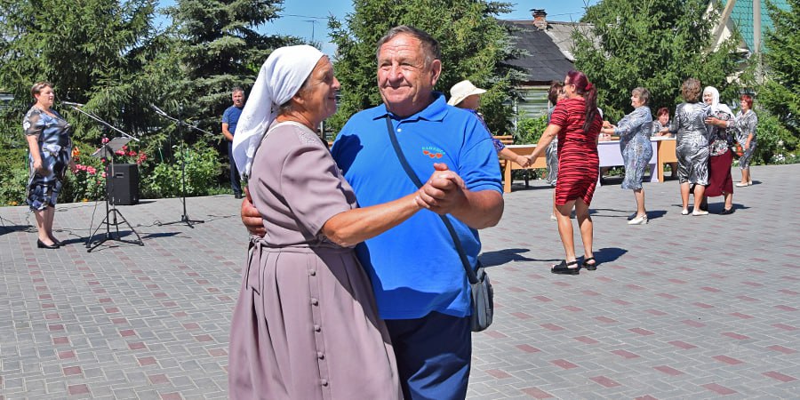 Аткарчане встретили престольный праздник танцами и караваем.