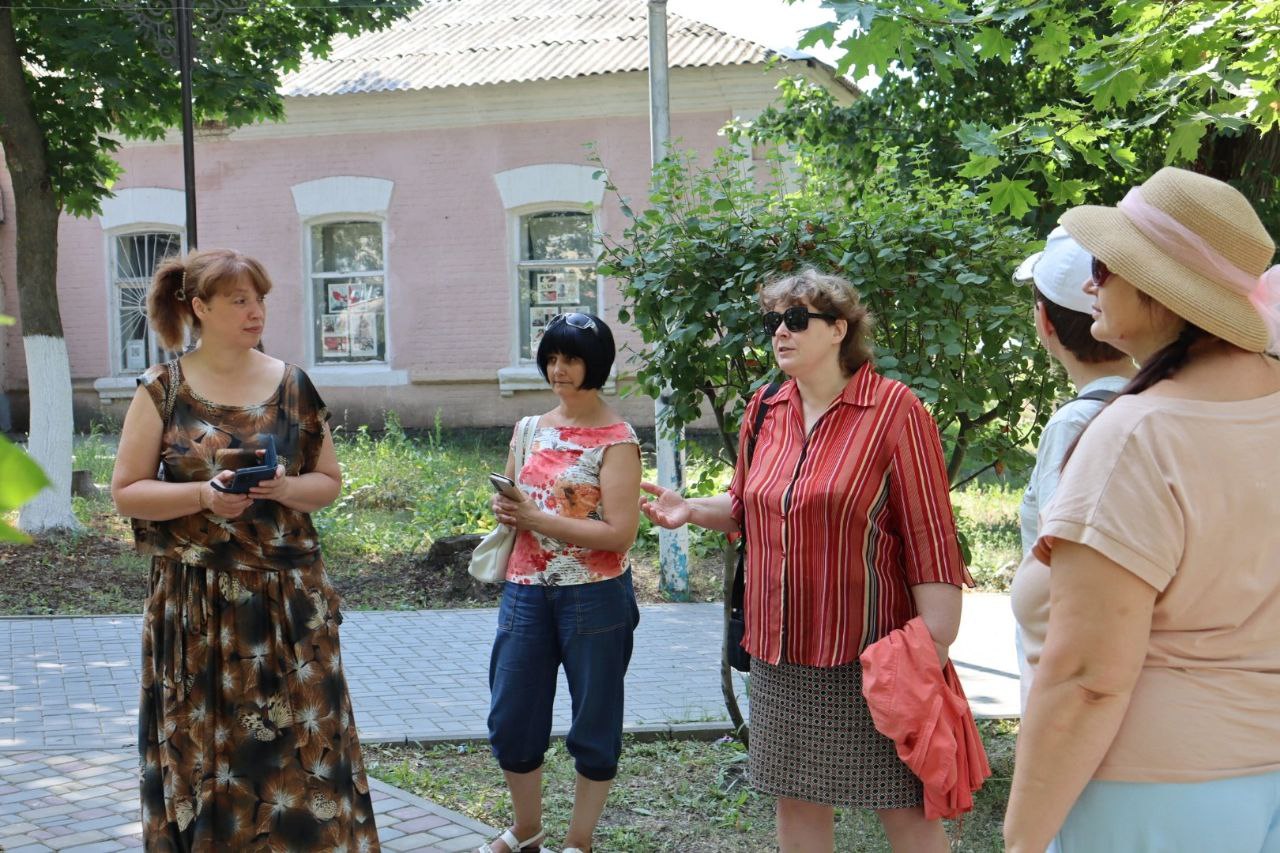 Туристы из облцентра приехали в Аткарск на электричке.