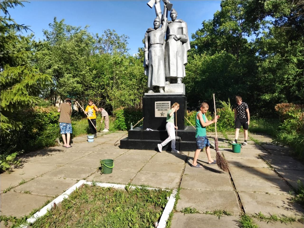 В ершовской и даниловской школах продолжается пятая трудовая четверть.