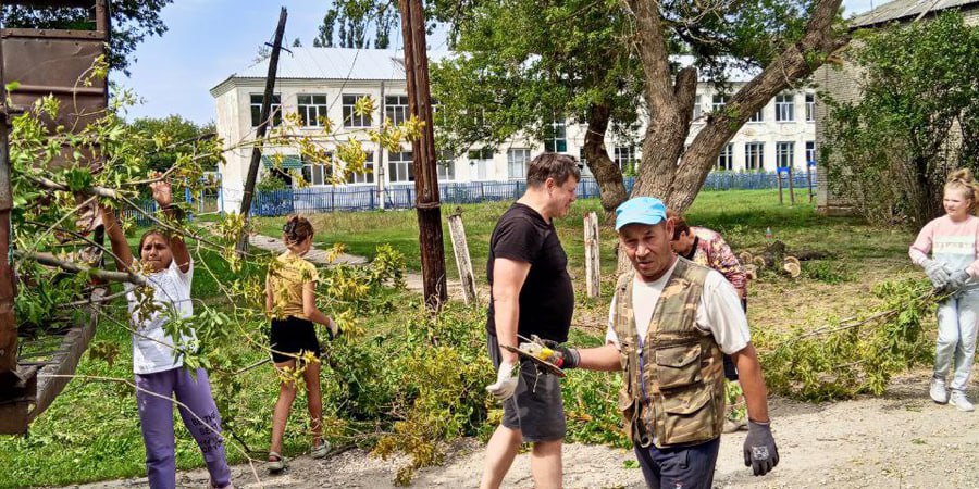 Жители Ершовки возродили традицию коллективных субботников.