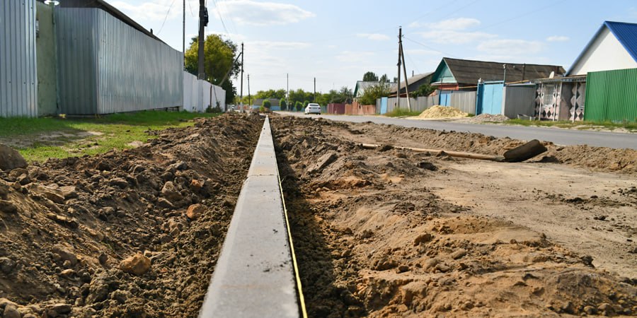 На месте «народной тропы» на улице Лермонтова благоустраивают тротуар.