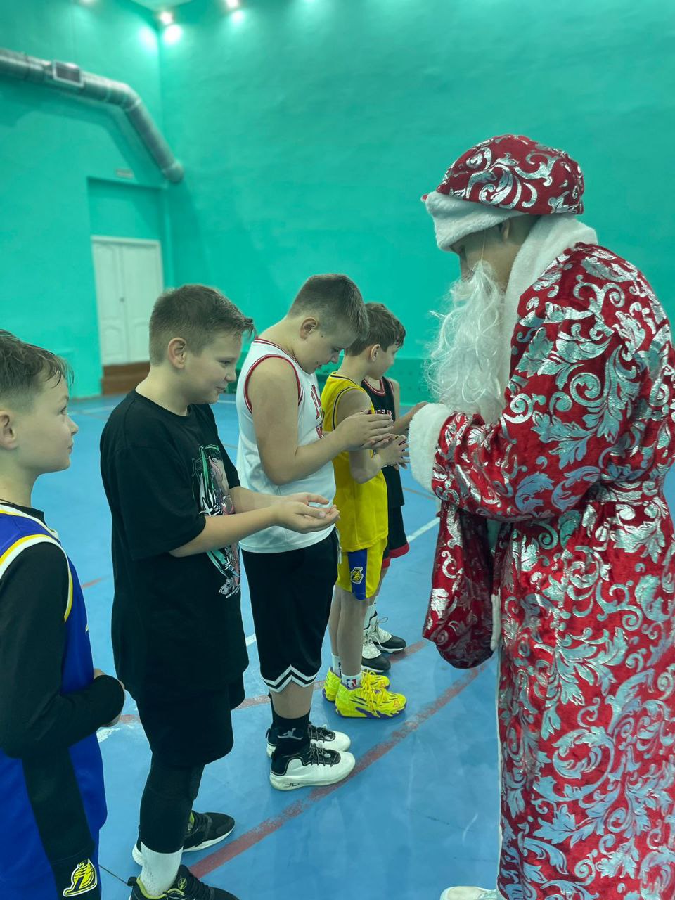 В Спортивной школе прошла открытая тренировка по баскетболу.