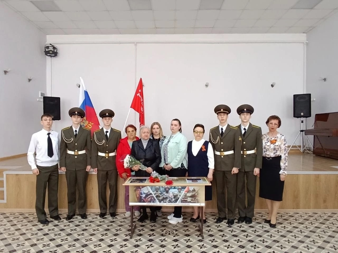 В школе №9 открыли Парту Героя Андрея Сподарева.