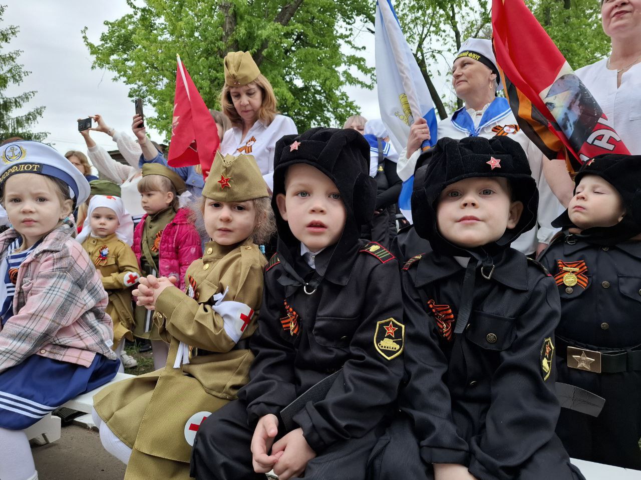 В детском саду &quot;Солнышко&quot; (целина) прошел уникальный &quot;парад техники и будущих защитников Отечества&quot;..