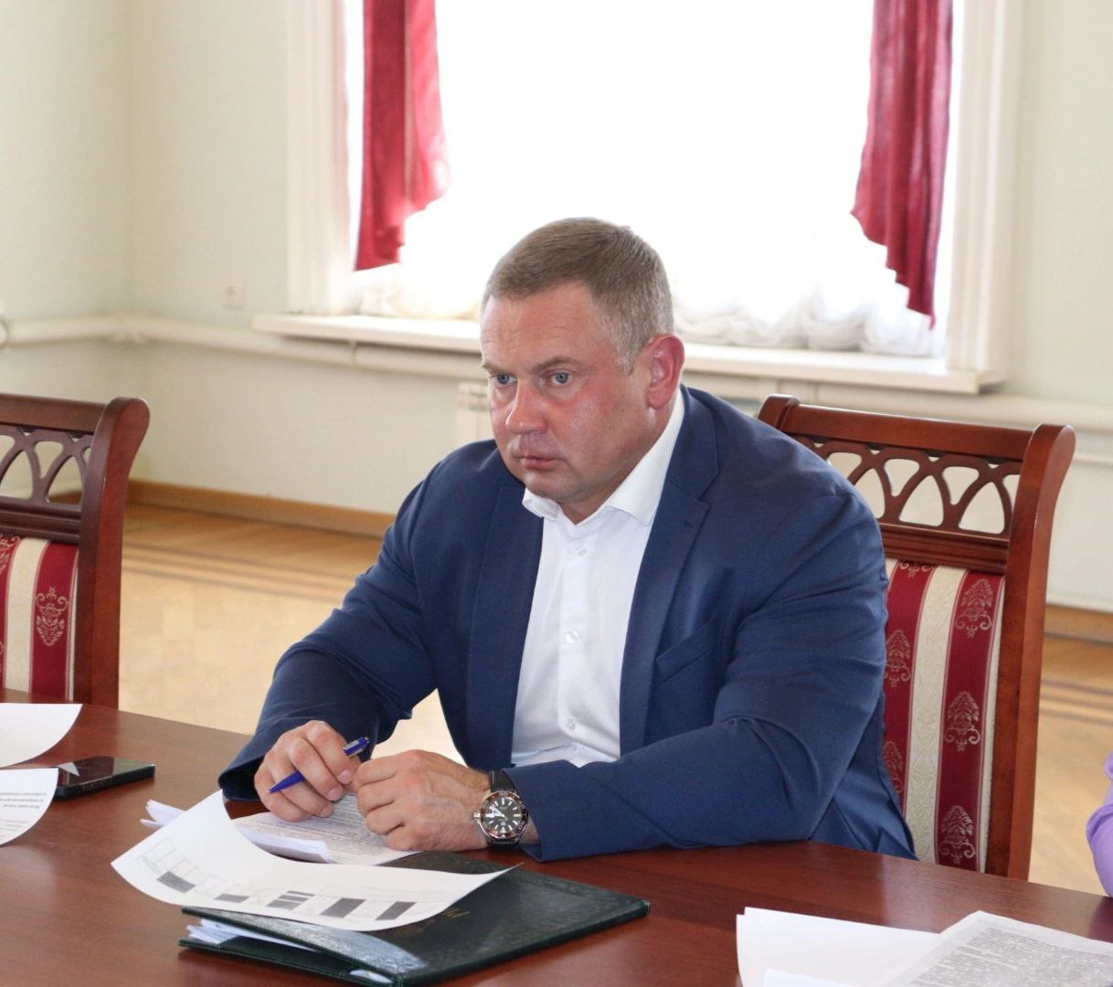 - Виктор Елин провёл совещание с главами МО по вопросам благоустройства.