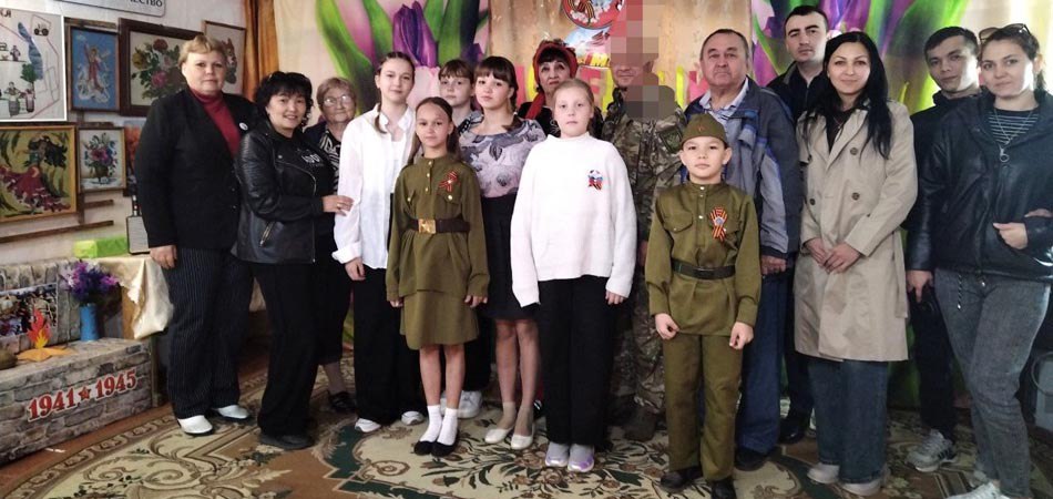 Детская группа «Микс» Барановского сельского клуба организовала концерт для героя СВО.