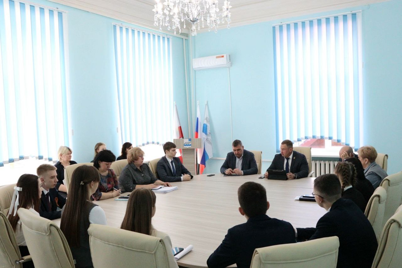 На площадке администрации прошло совещание, в котором приняли участие дублёры администрации.
