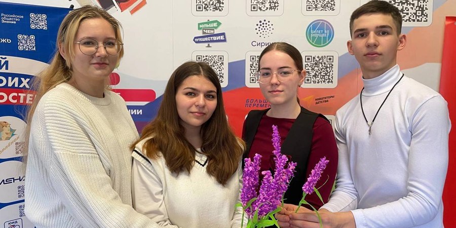 Ученики школы №1, 9 и 10 присоединились к акции «Крымская весна».