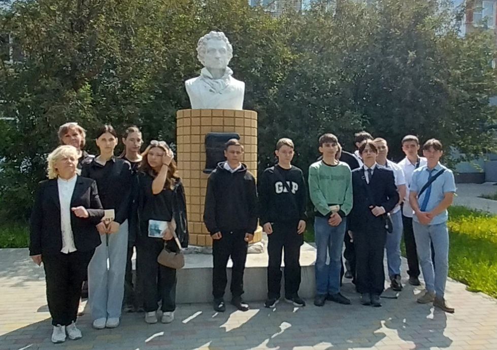 Сотрудники центральной библиотеки провели международный праздник русского языка.
