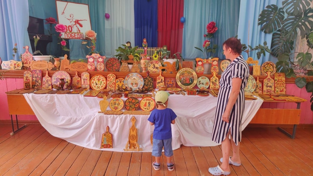 В Сельском доме культуры села Даниловка открылась выставка народных промыслов.