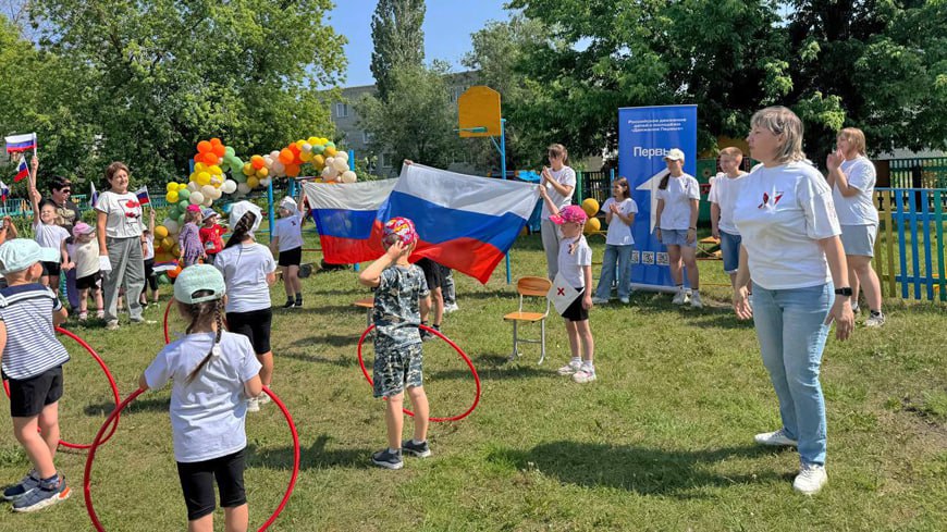 Ученики школы №10 сыграли с детсадовцами в &quot;Зраничку&quot;.