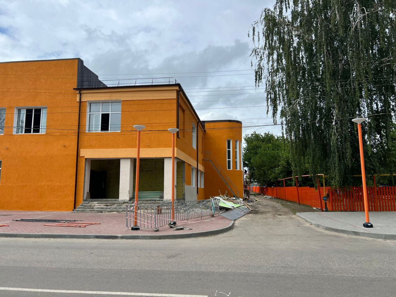 Виктор ЕЛИН осмотрел работы первого этапа благоустройства нового Сквера во &quot;второй залинии&quot;.