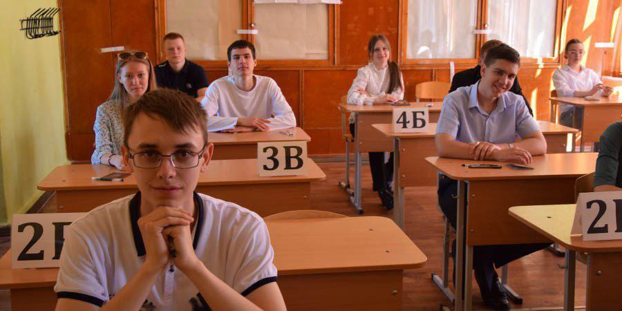 12 аткарских школьников пересдают ЕГЭ.