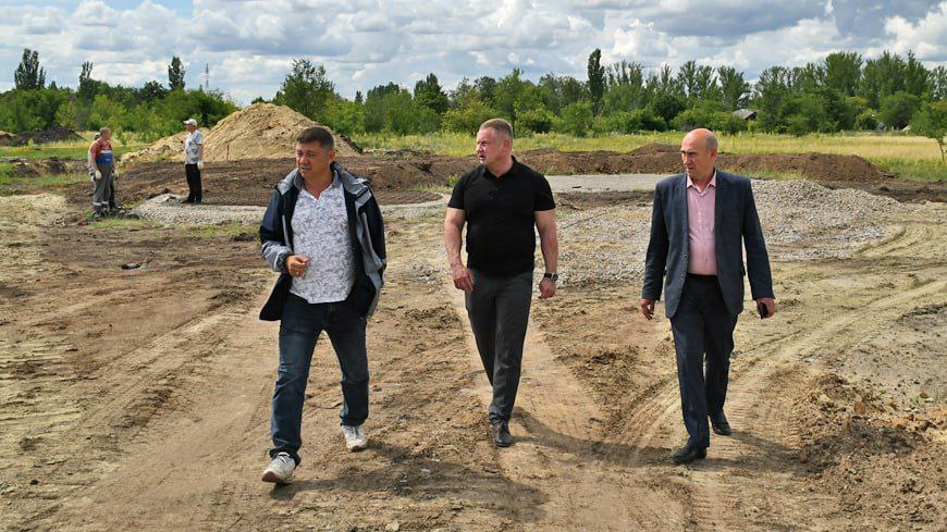 Глава района посетил объект строительства нового водозабора в Аткарске.