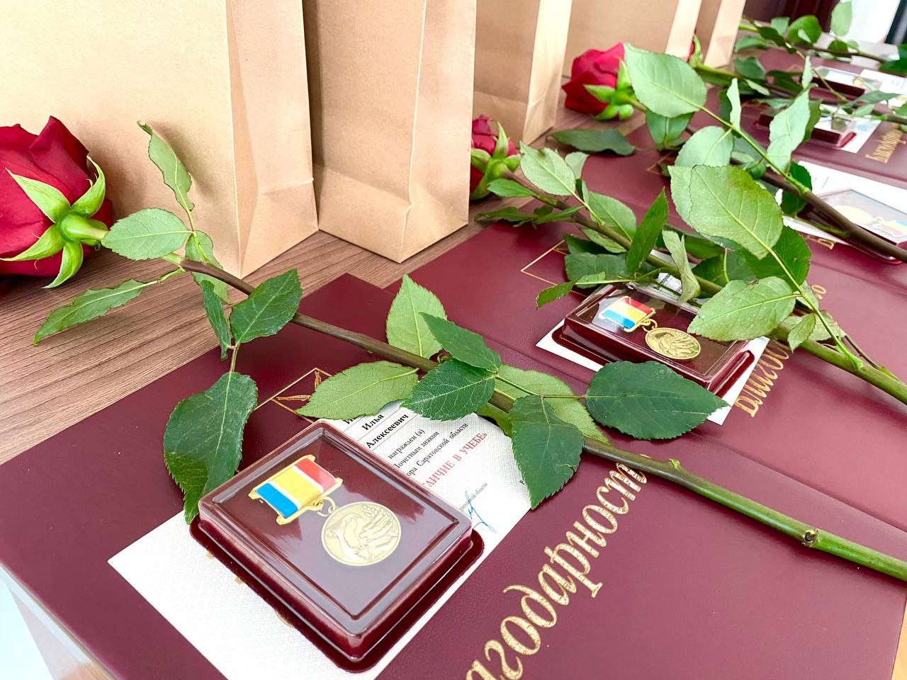 10 выпускников школ претендуют на знак Губернатора.