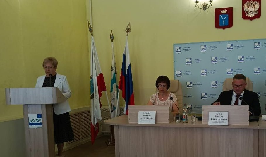 На совещании в администрации обсудили подготовку кадров в сфере образования и здравоохранения.