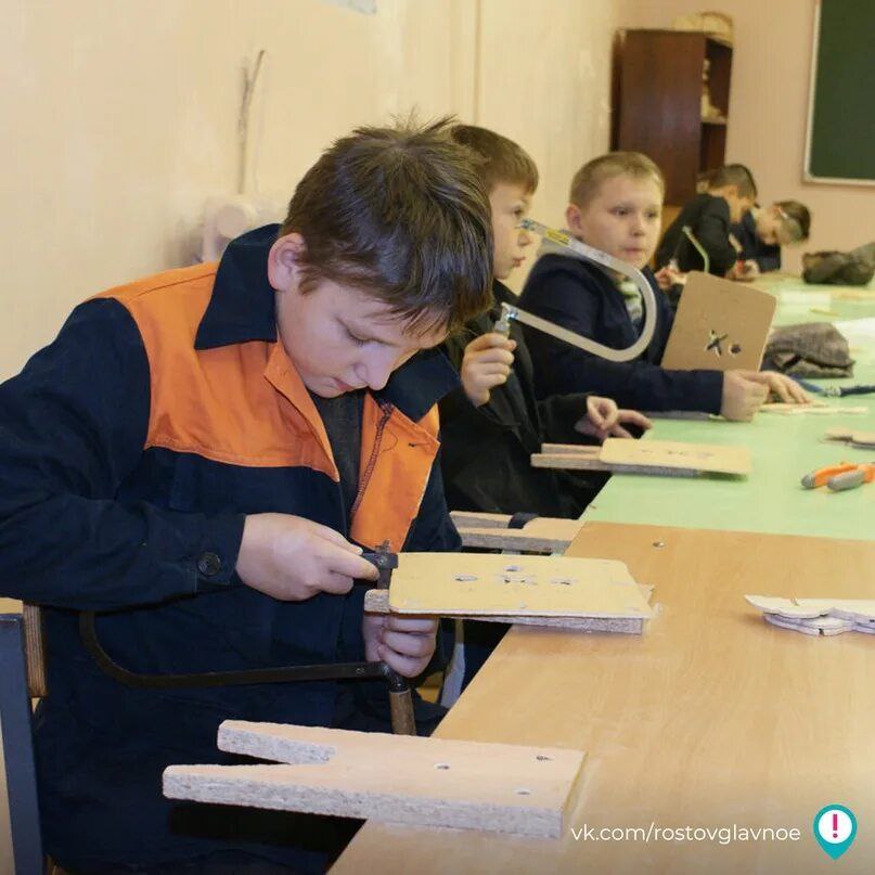 Оборудуют школьные классы трудов.