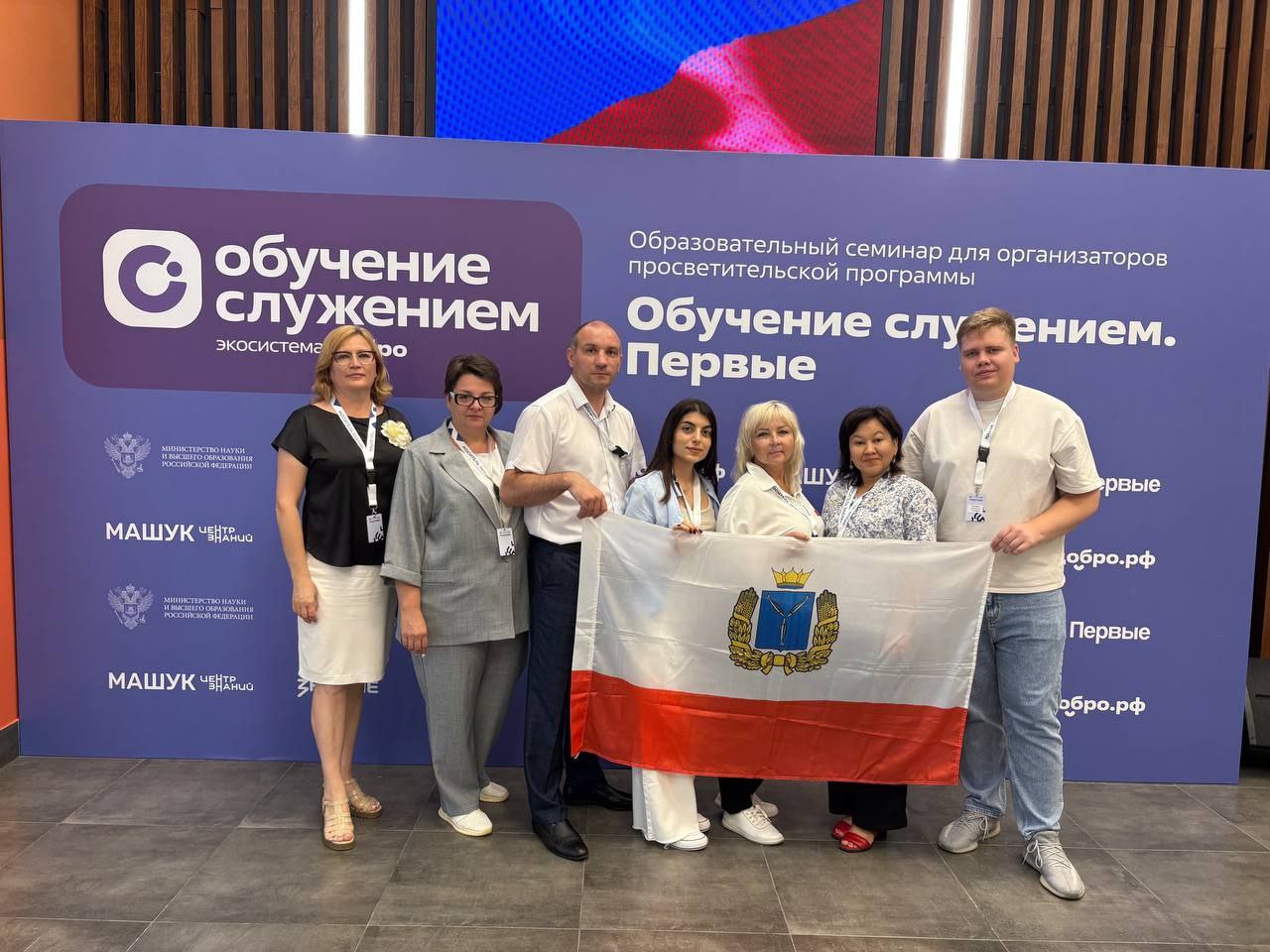 Директор Школы № 1 города Аткарска представляет область в составе делегации.