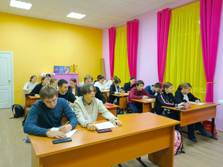 Работники районного культурного центра в школе №10 провели квиз "Где логика?". Работники районного культурного центра в школе №10 провели квиз "Где логика?".