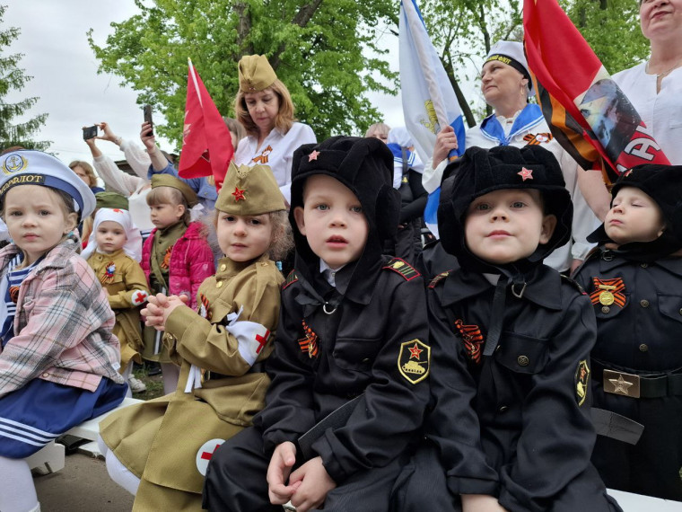 В детском саду "Солнышко" (целина) прошел уникальный "парад техники и будущих защитников Отечества".. В детском саду "Солнышко" (целина) прошел уникальный "парад техники и будущих защитников Отечества"..