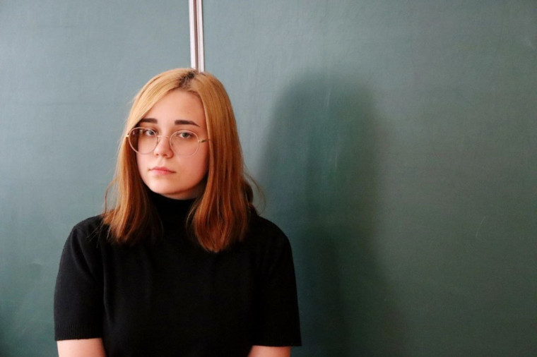 Ученица школы №3 хочет стать учителем. Ученица школы №3 хочет стать учителем.