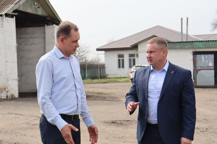 В ходе рабочего визита Глава района посетил предприятие переработки сельскохозяйственной продукции - Лопуховский элеватор.. В ходе рабочего визита Глава района посетил предприятие переработки сельскохозяйственной продукции - Лопуховский элеватор..